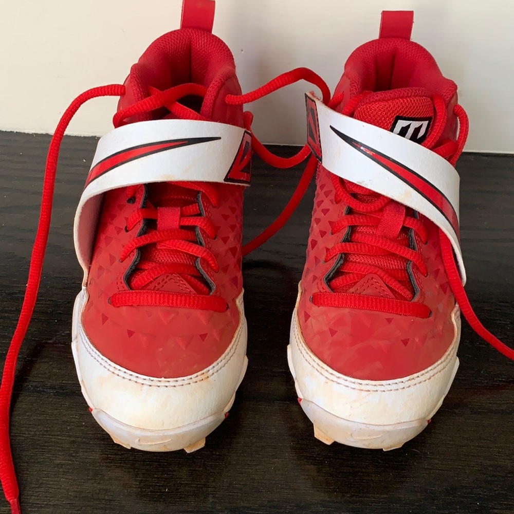 Nike baseball cleats 1y